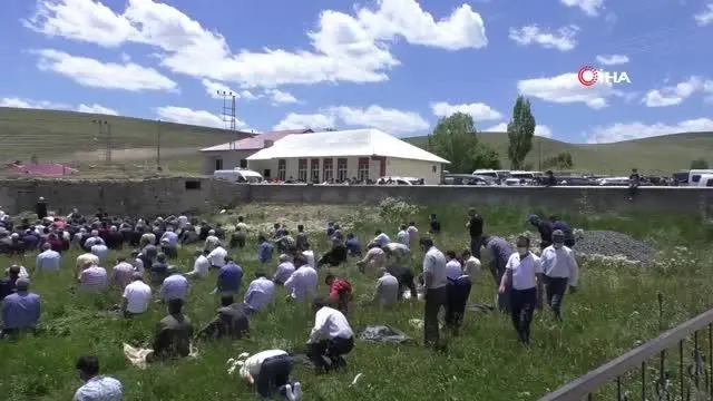 Katliam gibi kazada hayatını kaybeden 4 kişi Ağrı'da toprağa verildi Katliam gibi kazada hayatını kaybeden 4 kişi Ağrı'da toprağa verildi