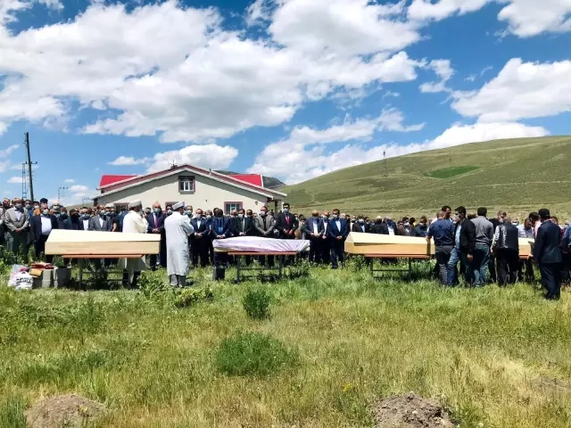 Son dakika: Sivas'taki trafik kazasında hayatını kaybeden 4 kişi Ağrı'da toprağa verildi Son dakika: Sivas'taki trafik kazasında hayatını kaybeden 4 kişi Ağrı'da toprağa verildi