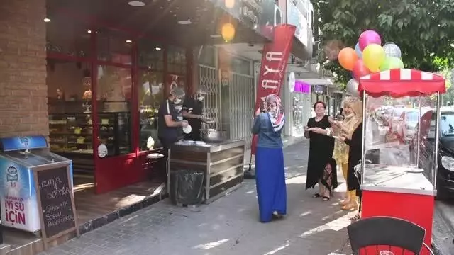 'Kovid-19 salgınının son bulması' beklentisiyle helva dağıtıldı 'Kovid-19 salgınının son bulması' beklentisiyle helva dağıtıldı