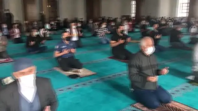 Kuraklığa karşı camilerde yağmur duası edildi
