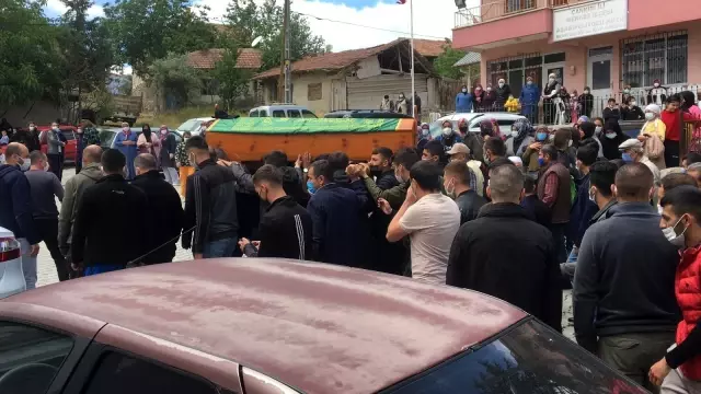 Motosiklet kazasında hayatını kaybeden genç toprağa verildi Motosiklet kazasında hayatını kaybeden genç toprağa verildi