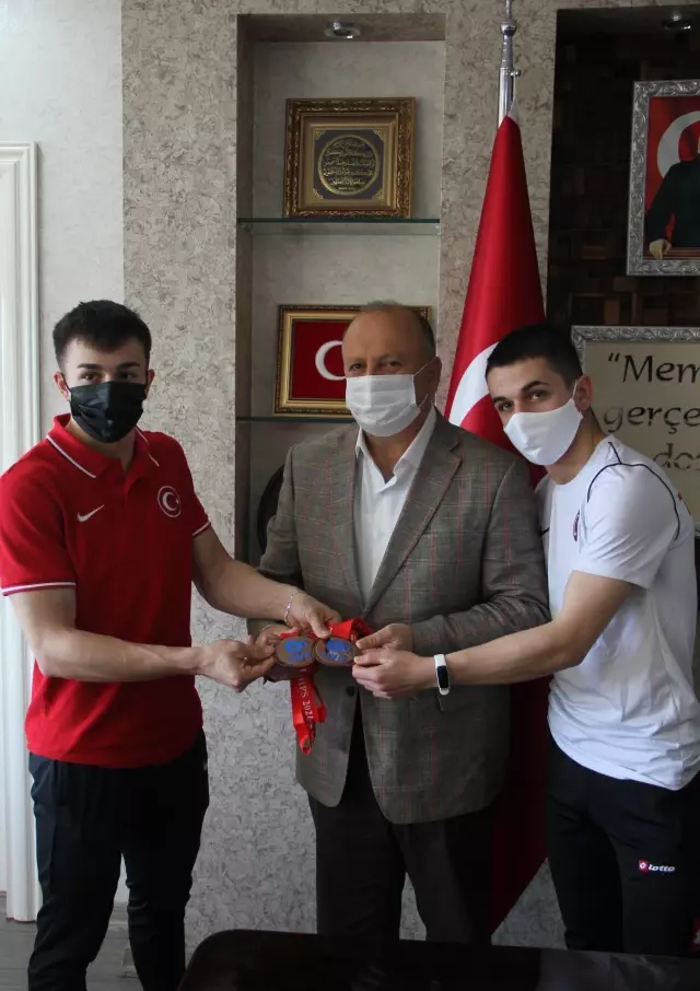 Ordu'da başarılı sporcular altınla ödüllendirildi Ordu'da başarılı sporcular altınla ödüllendirildi