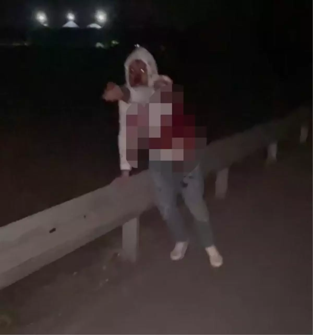 Otomobil, TIR'a arkadan çarptı: 1 ölü, 2 yaralı