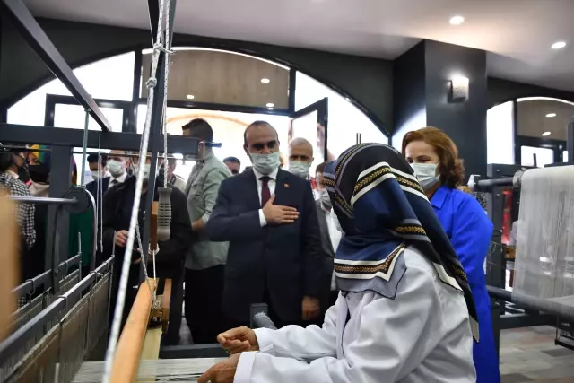 Sanayi ve Teknoloji Bakan Yardımcısı Kacır, Kadınlar Dokuyor Projesi nin açılışını yaptı