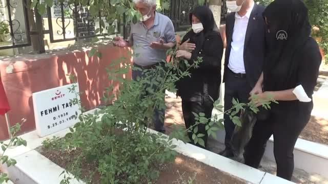ŞANLIURFA - Rizeli şehidin Şanlıurfa'daki kabrine 60 yıl sonra kavuştular ŞANLIURFA - Rizeli şehidin Şanlıurfa'daki kabrine 60 yıl sonra kavuştular