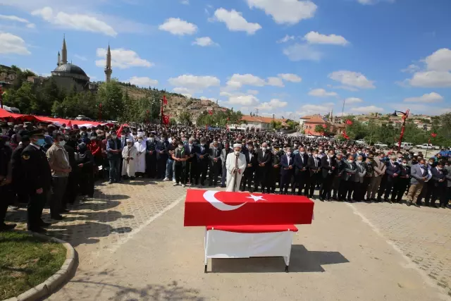 Şehit Piyade Uzman Çavuş Şahin Sarılmaz, son yolculuğuna uğurlandı