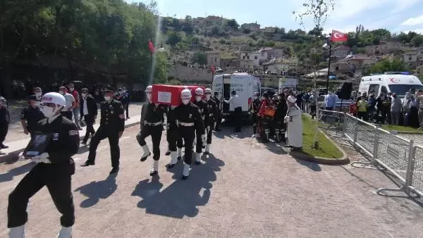 Son dakika haber | Şehit Uzman Çavuş Şahin Sarılmaz, son yolculuğuna uğurlandı