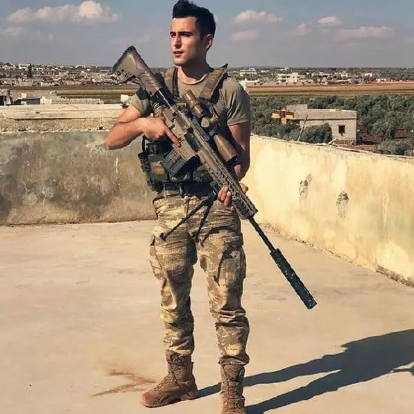 Son dakika haber | Şehit Uzman Çavuş Şahin Sarılmaz, son yolculuğuna uğurlandı