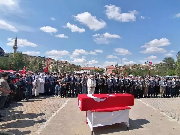 Son dakika haber | Şehit Uzman Çavuş Şahin Sarılmaz, son yolculuğuna uğurlandı