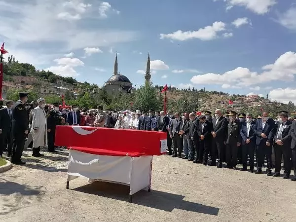 Son dakika haber | Şehit Uzman Çavuş Şahin Sarılmaz, son yolculuğuna uğurlandı
