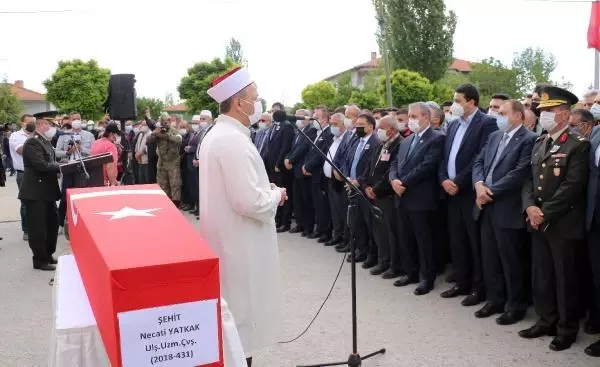 Şehit uzman çavuş, son yolculuğuna uğurlandı Şehit uzman çavuş, son yolculuğuna uğurlandı