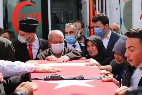 Şehit uzman çavuş, son yolculuğuna uğurlandı Şehit uzman çavuş, son yolculuğuna uğurlandı
