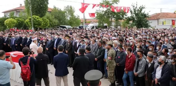 Şehit uzman çavuş, son yolculuğuna uğurlandı Şehit uzman çavuş, son yolculuğuna uğurlandı