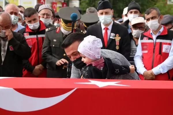 Şehit uzman çavuş, son yolculuğuna uğurlandı Şehit uzman çavuş, son yolculuğuna uğurlandı