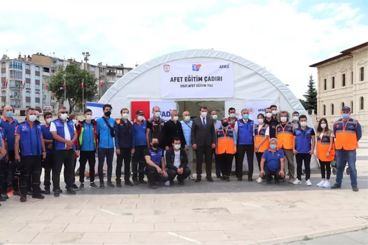 Sivas İl Afet Acil Durum Müdürlüğü (Afad) '2021 Afet Eğitim Yılı' İlan Edilmesi Nedeniyle Eğitim Çadırı Kurdu