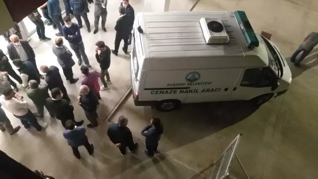 Hafif ticari araç ile otomobil çarpıştı: 9 ölü Hafif ticari araç ile otomobil çarpıştı: 9 ölü