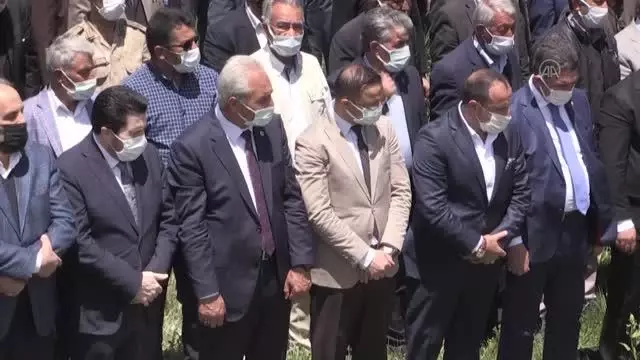 Sivas'taki trafik kazasında hayatını kaybeden 4 kişi Ağrı'da toprağa verildi