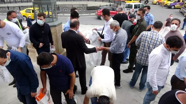 Taksim Camii cuma namazında doldu taştı Taksim Camii cuma namazında doldu taştı