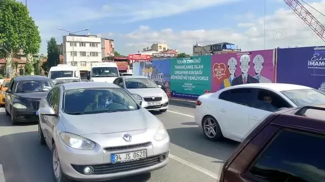 Unkapanı'ndaki çalışma nedeniyle bölgede trafik yoğunluğu oluştu