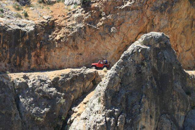 132 yılda tamamlanan Türkiye'nin en korkunç yolu, adrenalin tutkunlarının adresi oldu