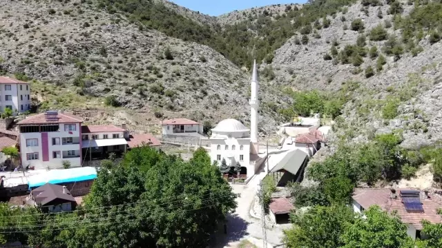 600 yılık köyündeki evleri sahiplerinin lakaplarıyla çizdi 600 yılık köyündeki evleri sahiplerinin lakaplarıyla çizdi