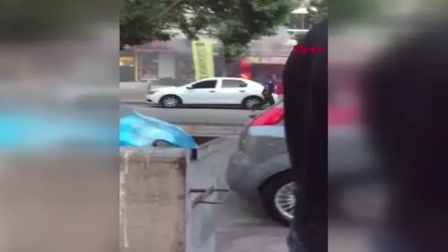 Son dakika haber... ADANA İş yerinde çıkan yangında mahsur kalan kişiyi vatandaşlar kurtardı Son dakika haber... ADANA İş yerinde çıkan yangında mahsur kalan kişiyi vatandaşlar kurtardı