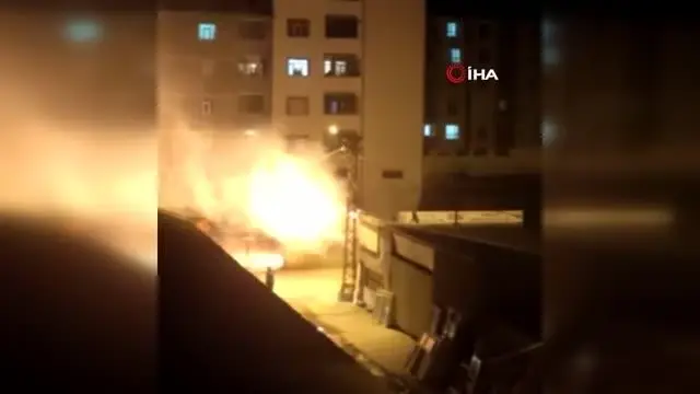 Ağrı'da kömür deposunda çıkan yangın geceyi aydınlattı Ağrı'da kömür deposunda çıkan yangın geceyi aydınlattı