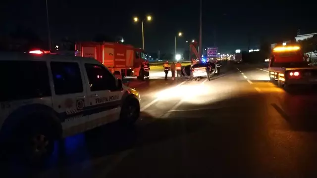 Alkol alıp hız yapınca dehşeti yaşadılar: 1 ölü, 2 yaralı Alkol alıp hız yapınca dehşeti yaşadılar: 1 ölü, 2 yaralı