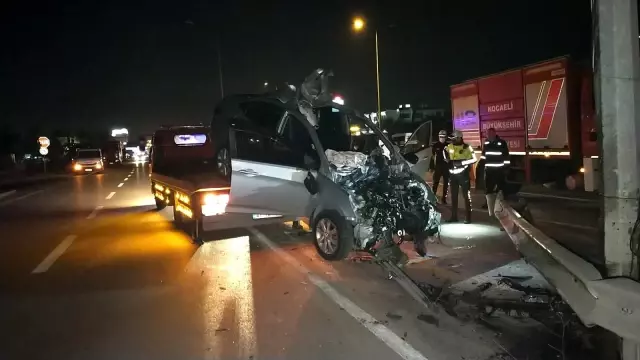 Son dakika haberi... Alkol alıp hız yapınca dehşeti yaşadılar: 1 ölü, 2 yaralı Son dakika haberi... Alkol alıp hız yapınca dehşeti yaşadılar: 1 ölü, 2 yaralı