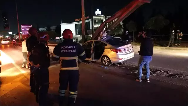 Alkol alıp hız yapınca dehşeti yaşadılar: 1 ölü, 2 yaralı Alkol alıp hız yapınca dehşeti yaşadılar: 1 ölü, 2 yaralı
