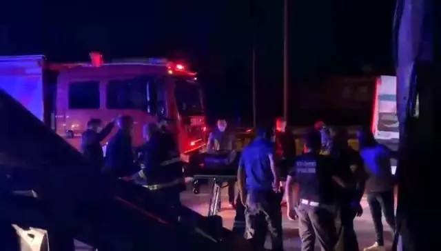 Alkol alıp hız yapınca dehşeti yaşadılar: 1 ölü, 2 yaralı Alkol alıp hız yapınca dehşeti yaşadılar: 1 ölü, 2 yaralı