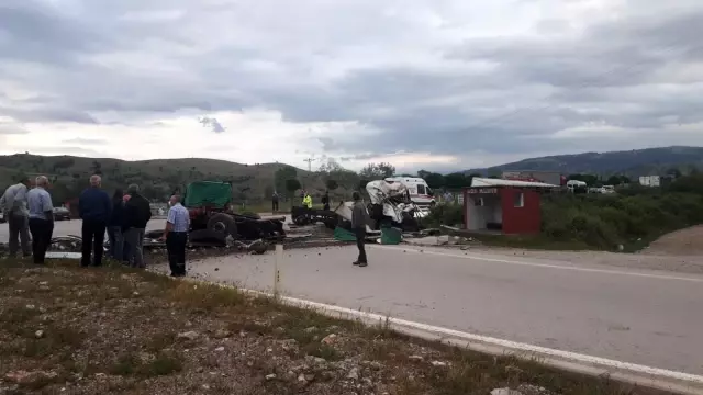 Amasya'da tır devrildi: 1 yaralı Amasya'da tır devrildi: 1 yaralı