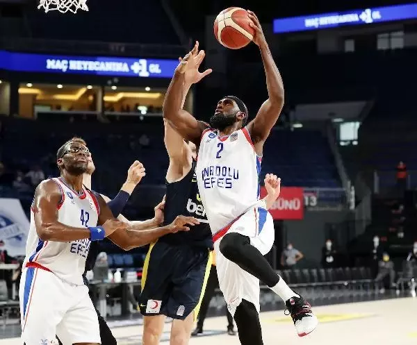 Anadolu Efes, seride 2-0 öne geçti Anadolu Efes, seride 2-0 öne geçti