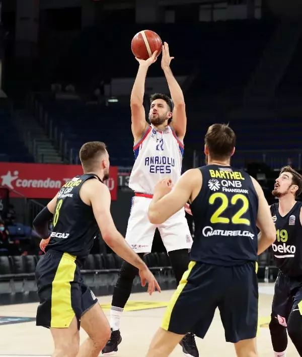 Anadolu Efes, seride 2-0 öne geçti Anadolu Efes, seride 2-0 öne geçti