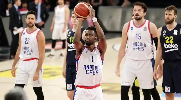 Anadolu Efes, seride 2-0 öne geçti Anadolu Efes, seride 2-0 öne geçti
