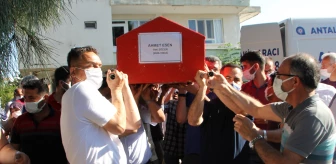 Antalya'da otomobilin ağaca çarpması sonucu hayatını kaybeden askerin cenazesi defnedildi
