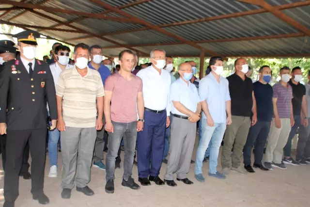 Antalya'da otomobilin ağaca çarpması sonucu hayatını kaybeden askerin cenazesi defnedildi Antalya'da otomobilin ağaca çarpması sonucu hayatını kaybeden askerin cenazesi defnedildi