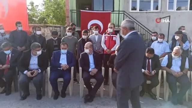 Bakan Soylu Afyonkarahisar'da şehit ailesini ziyaret etti Bakan Soylu Afyonkarahisar'da şehit ailesini ziyaret etti