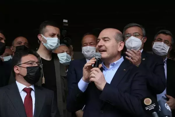 Bakan Soylu, 'Dik dur eğilme' sloganlarını karşılıksız bırakmadı: Allah sizin emrinize amade olmaktan uzaklaştırmasın Bakan Soylu, 'Dik dur eğilme' sloganlarını karşılıksız bırakmadı: Allah sizin emrinize amade olmaktan uzaklaştırmasın