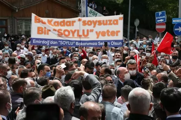 Bakan Soylu, 'Dik dur eğilme' sloganlarını karşılıksız bırakmadı: Allah sizin emrinize amade olmaktan uzaklaştırmasın Bakan Soylu, 'Dik dur eğilme' sloganlarını karşılıksız bırakmadı: Allah sizin emrinize amade olmaktan uzaklaştırmasın