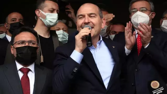 Bakan Soylu, 'Dik dur eğilme' sloganlarını karşılıksız bırakmadı: Allah sizin emrinize amade olmaktan uzaklaştırmasın Bakan Soylu, 'Dik dur eğilme' sloganlarını karşılıksız bırakmadı: Allah sizin emrinize amade olmaktan uzaklaştırmasın