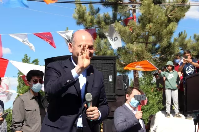 Bakan Soylu: 'Diyarbakır anneleri pes ettirdi HDP'yi' Bakan Soylu: 'Diyarbakır anneleri pes ettirdi HDP'yi'