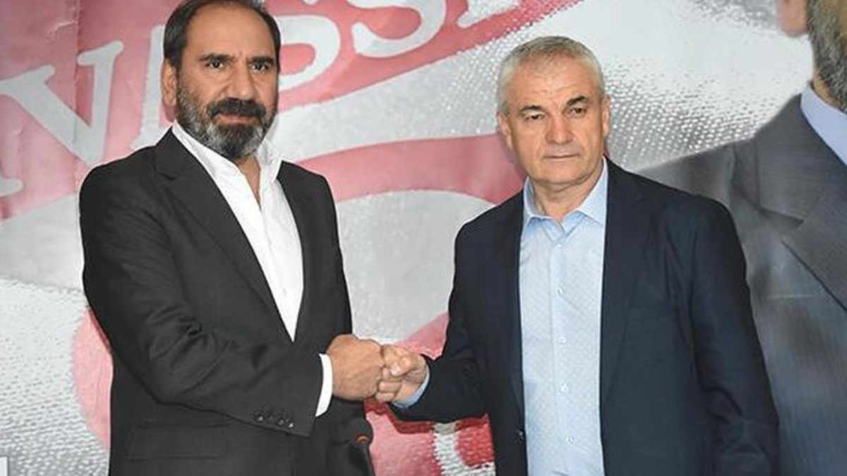 Beşiktaş'ın gündemine gelen Rıza Çalımbay ile Sivasspor sözleşme tazeledi