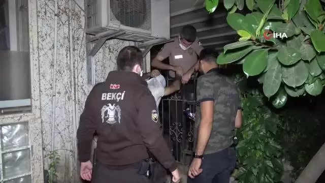 Çaldığı klima ile kafenin bahçesinde yakalandı: 'Yüzümü açmayın. Dostum var, düşmanım var' Çaldığı klima ile kafenin bahçesinde yakalandı: 'Yüzümü açmayın. Dostum var, düşmanım var'