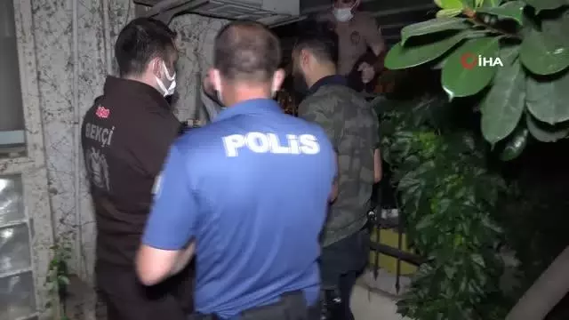 Çaldığı klima ile kafenin bahçesinde yakalandı: 'Yüzümü açmayın. Dostum var, düşmanım var' Çaldığı klima ile kafenin bahçesinde yakalandı: 'Yüzümü açmayın. Dostum var, düşmanım var'