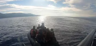 Yunanistan: Çanakkale açıklarında Türk kara sularına itilen 17 düzensiz göçmen kurtarıldı Yunanistan: Çanakkale açıklarında Türk kara sularına itilen 17 düzensiz göçmen kurtarıldı