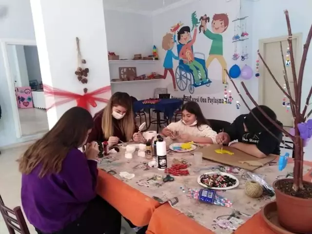 Engelsiz Atölye'de engeller aşılıyor Engelsiz Atölye'de engeller aşılıyor