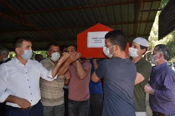 Son dakika haberleri: Kazada hayatını kaybeden Sözleşmeli Piyade Er Ahmet Esen toprağa verildi Son dakika haberleri: Kazada hayatını kaybeden Sözleşmeli Piyade Er Ahmet Esen toprağa verildi