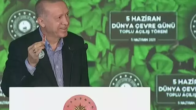 Gülümseten diyalog! 'Doğal makasınız yok mu?' diyen Erdoğan, cebinden çakı çıkardı