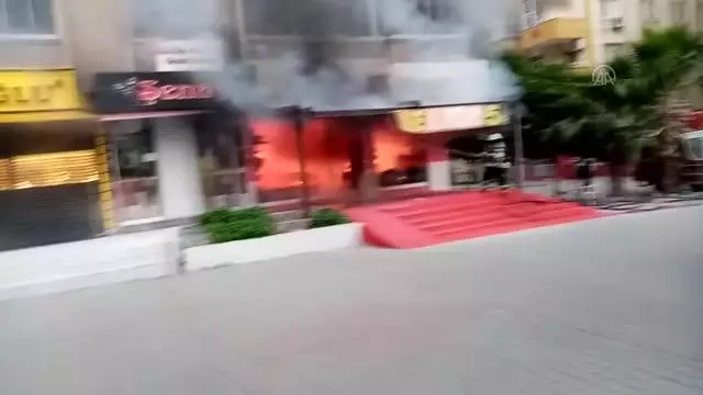 İş yerinde çıkan yangında 1 kişi yaralandı İş yerinde çıkan yangında 1 kişi yaralandı